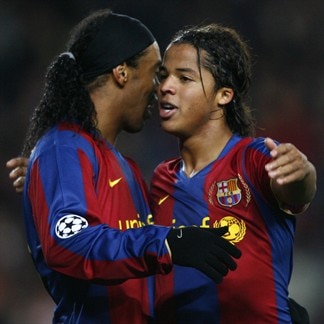 Ronaldinho & Giovani Dos Santos (Barcelona) - UEFA ... - 324 x 324 jpeg 27kB